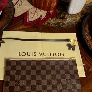 ❤❤Authentic LV Nevefull Damiere Pouch new❤❤
